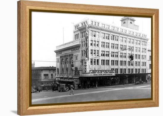 9th and Broadway in Tacoma, WA Photograph - Tacoma, WA-Lantern Press-Framed Stretched Canvas