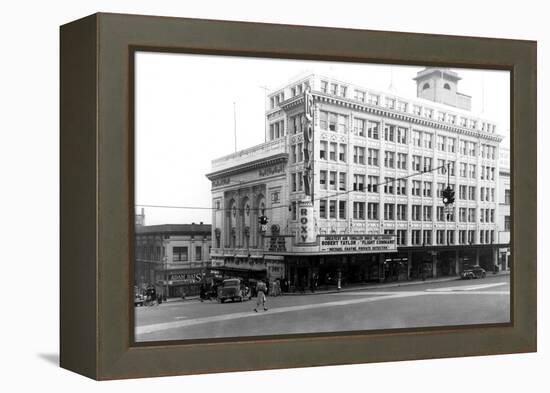 9th and Broadway in Tacoma, WA Photograph - Tacoma, WA-Lantern Press-Framed Stretched Canvas