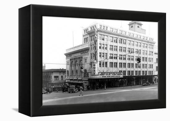 9th and Broadway in Tacoma, WA Photograph - Tacoma, WA-Lantern Press-Framed Stretched Canvas