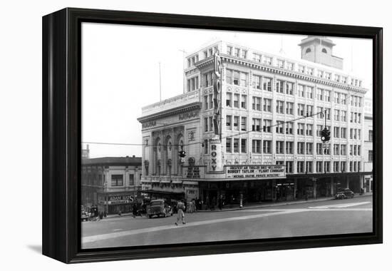 9th and Broadway in Tacoma, WA Photograph - Tacoma, WA-Lantern Press-Framed Stretched Canvas