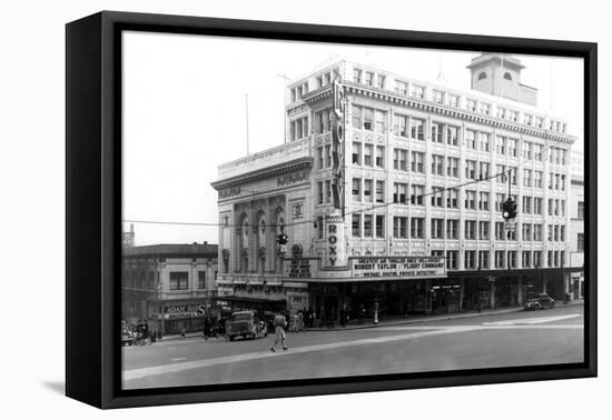 9th and Broadway in Tacoma, WA Photograph - Tacoma, WA-Lantern Press-Framed Stretched Canvas