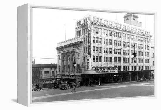 9th and Broadway in Tacoma, WA Photograph - Tacoma, WA-Lantern Press-Framed Stretched Canvas