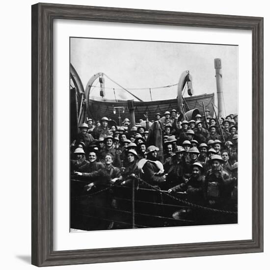 A boat of soldiers rescued from Dunkirk, 1940, (1945)-Unknown-Framed Photographic Print