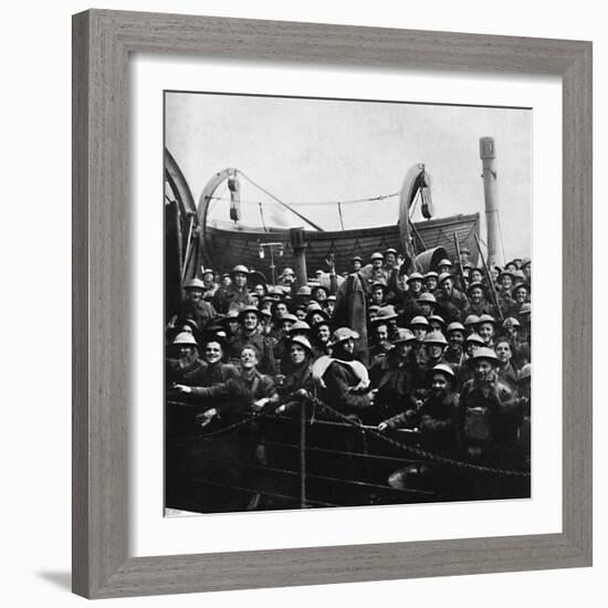 A boat of soldiers rescued from Dunkirk, 1940, (1945)-Unknown-Framed Photographic Print