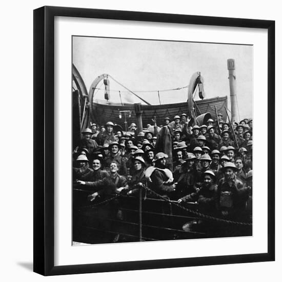 A boat of soldiers rescued from Dunkirk, 1940, (1945)-Unknown-Framed Photographic Print