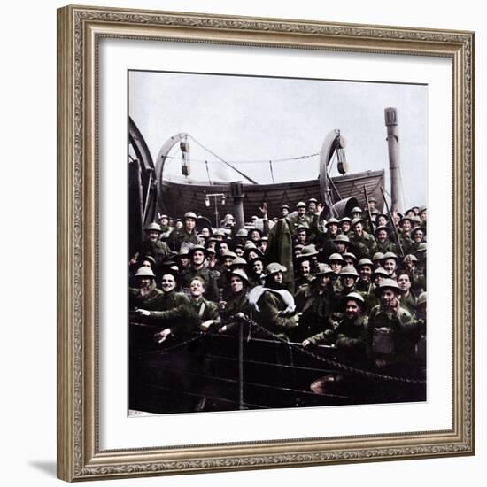 A boat of soldiers rescued from Dunkirk, 1940, (1945)-Unknown-Framed Photographic Print