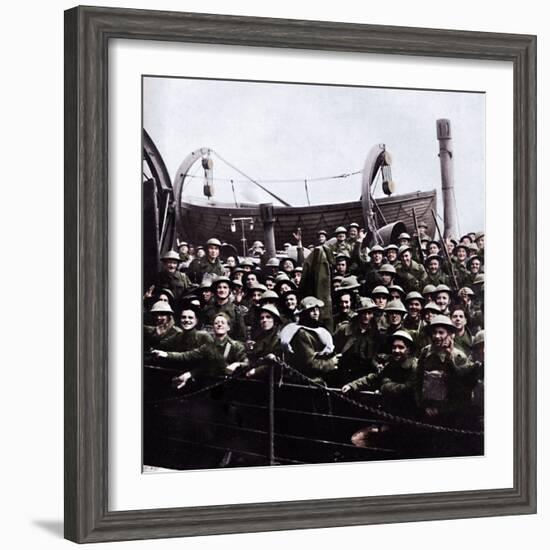 A boat of soldiers rescued from Dunkirk, 1940, (1945)-Unknown-Framed Photographic Print