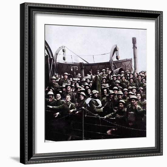 A boat of soldiers rescued from Dunkirk, 1940, (1945)-Unknown-Framed Photographic Print