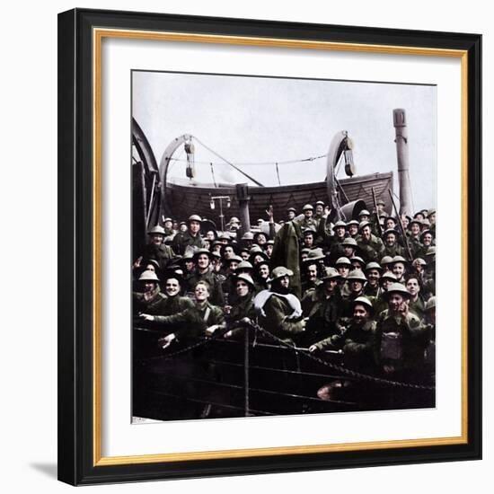 A boat of soldiers rescued from Dunkirk, 1940, (1945)-Unknown-Framed Photographic Print