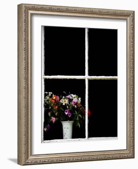 A Childs Love-Doug Chinnery-Framed Photographic Print