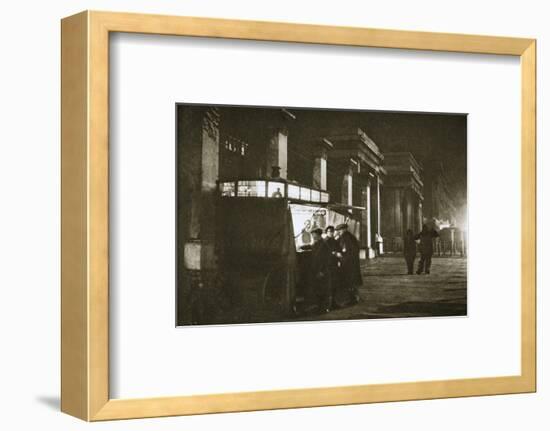 A coffee stall at Hyde Park Corner, London, 20th century-Unknown-Framed Photographic Print