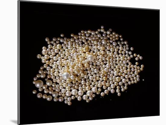 A collection of pearls-Werner Forman-Mounted Giclee Print