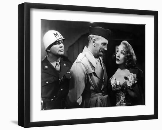 A FOREIGN AFFAIR, 1948 directed by BILLY WILDER with Millard Mitchell and Marlene Dietrich \r (b/w -null-Framed Photo