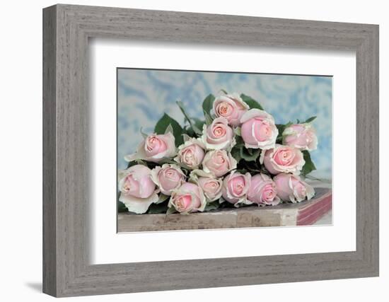 A Gift for Captivation-Sarah Gardner-Framed Photographic Print