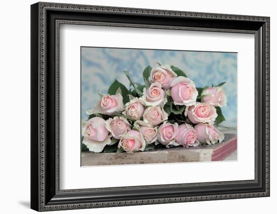 A Gift for Captivation-Sarah Gardner-Framed Photographic Print