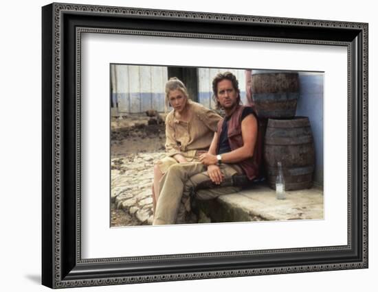 A la poursuite du diamant vert Romancing the stone by Robert Zemeckis with Kathleen Turner and Mich-null-Framed Photo