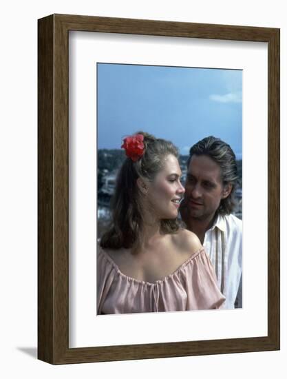 A la poursuite du diamant vert Romancing the stone by Robert Zemeckis with Michael Douglas and Kath-null-Framed Photo