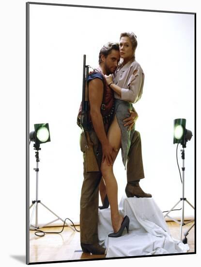 A la poursuite du diamant vert Romancing the stone by Robert Zemeckis with Michael Douglas and Kath-null-Mounted Photo