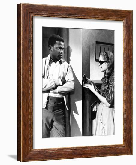 A Patch Of Blue, Sidney Poitier, Elizabeth Hartman, 1965-null-Framed Photo