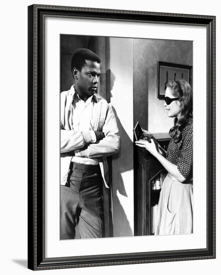 A Patch Of Blue, Sidney Poitier, Elizabeth Hartman, 1965-null-Framed Photo