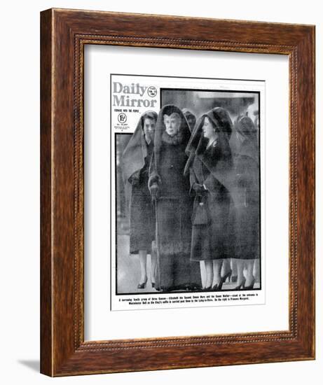 A Sorrowing Family Group of Three Queens-null-Framed Photographic Print