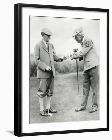 A Splendid Long Putt Deserves a Dime-null-Framed Photo