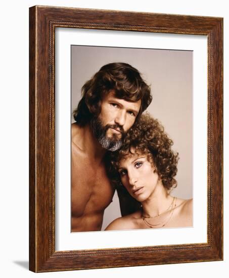 A STAR IS BORN, 1976 directed by FRANK PIERSON with Kris Kristofferson and Barbra Streisand (photo)-null-Framed Photo