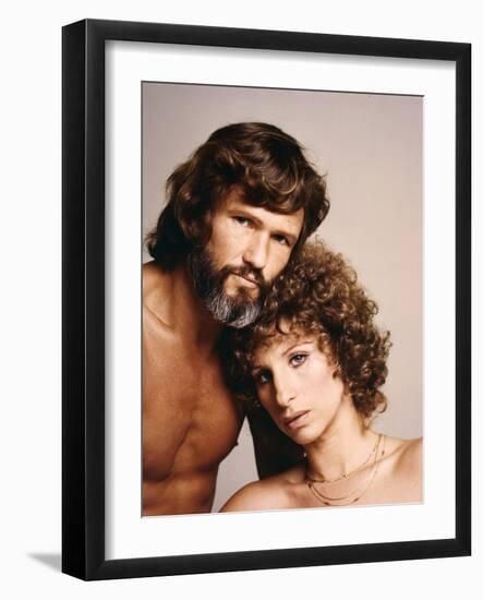 A STAR IS BORN, 1976 directed by FRANK PIERSON with Kris Kristofferson and Barbra Streisand (photo)-null-Framed Photo