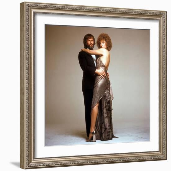 A STAR IS BORN, 1976 directed by FRANK PIERSON with Kris Kristofferson and Barbra Streisand (photo)-null-Framed Photo