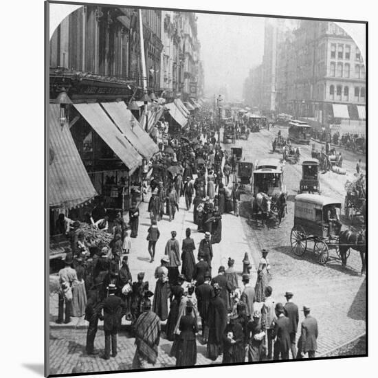 A Street Scene in Chicago, Illinois, USA, 1896-Underwood & Underwood-Mounted Photographic Print