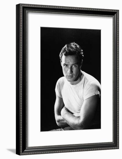 A STREETCAR NAMED DESIRE, 1951 directed by ELIA KAZAN with Marlon Brando (b/w photo)-null-Framed Photo