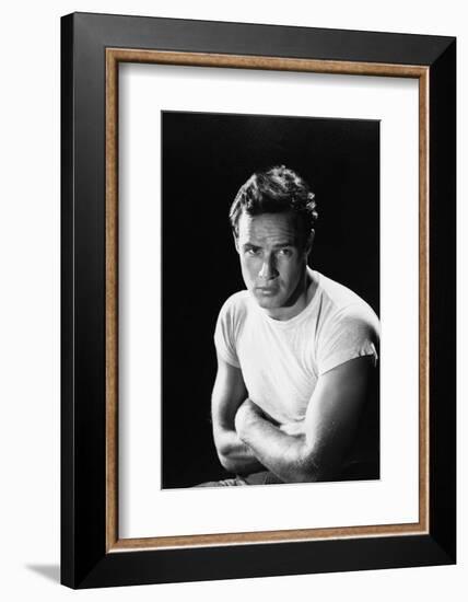 A STREETCAR NAMED DESIRE, 1951 directed by ELIA KAZAN with Marlon Brando (b/w photo)-null-Framed Photo