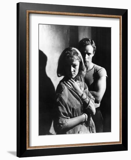 A STREETCAR NAMED DESIRE, 1951 directed by ELIA KAZAN with Vivien Leigh and Marlon Brando (b/w phot-null-Framed Photo