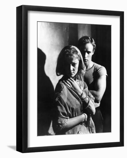 A STREETCAR NAMED DESIRE, 1951 directed by ELIA KAZAN with Vivien Leigh and Marlon Brando (b/w phot-null-Framed Photo