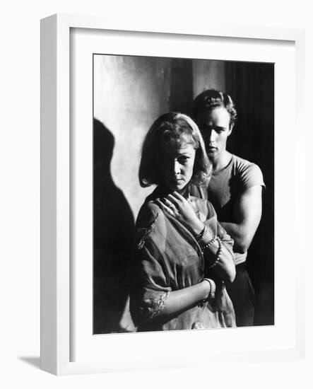 A STREETCAR NAMED DESIRE, 1951 directed by ELIA KAZAN with Vivien Leigh and Marlon Brando (b/w phot-null-Framed Photo