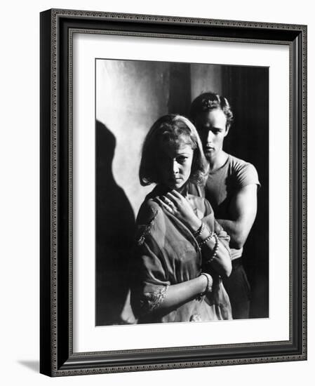 A STREETCAR NAMED DESIRE, 1951 directed by ELIA KAZAN with Vivien Leigh and Marlon Brando (b/w phot-null-Framed Photo