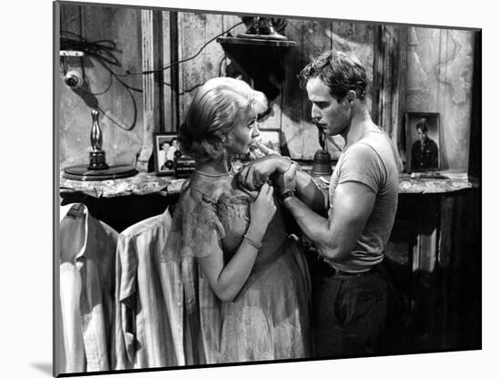 A Streetcar Named Desire, Vivien Leigh, Marlon Brando, 1951-null-Mounted Photo