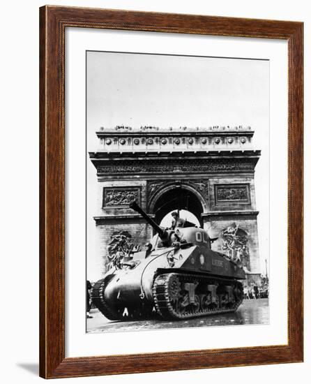 A Tank of the French Armored Division Passes by the Arc De Triomphe-null-Framed Photographic Print