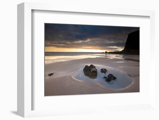 A tide pool on Duckpool beach, North Cornwall, UK-Ross Hoddinott-Framed Photographic Print