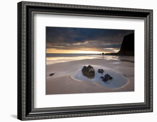 A tide pool on Duckpool beach, North Cornwall, UK-Ross Hoddinott-Framed Photographic Print