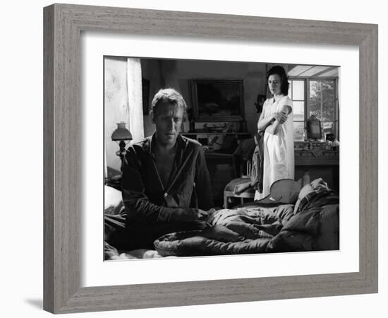 A Travers le Miroir by IngmarBergman with Max von Sydow and Harriet Andersson, 1961 (b/w photo)-null-Framed Photo