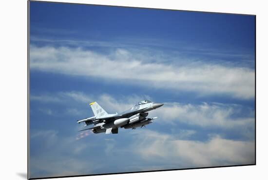 A U.S. Air Force F-16 Fighting Falcon Aircraft-null-Mounted Photographic Print