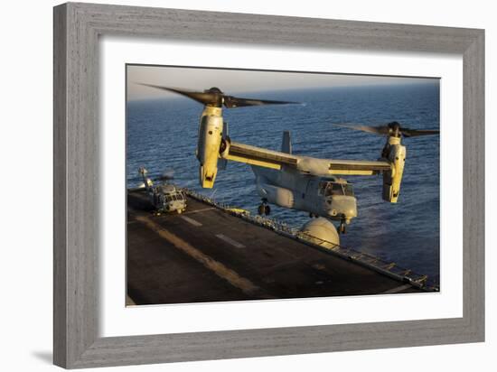 A U.S. Marine Corps MV-22B Osprey Lands on USS Kearsarge-null-Framed Photographic Print