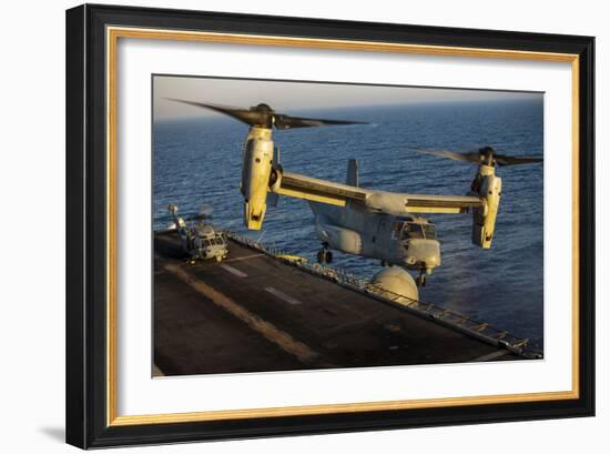 A U.S. Marine Corps MV-22B Osprey Lands on USS Kearsarge-null-Framed Photographic Print