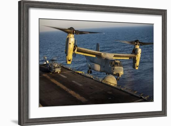 A U.S. Marine Corps MV-22B Osprey Lands on USS Kearsarge-null-Framed Photographic Print