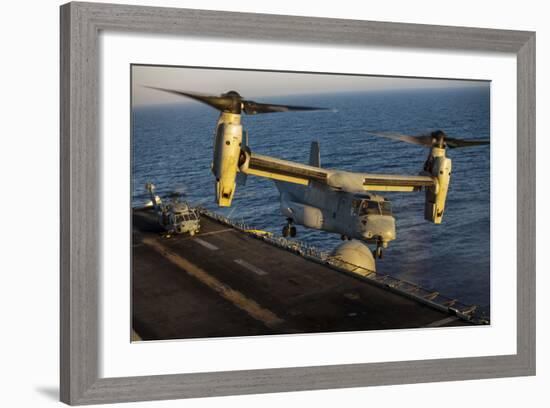 A U.S. Marine Corps MV-22B Osprey Lands on USS Kearsarge-null-Framed Photographic Print