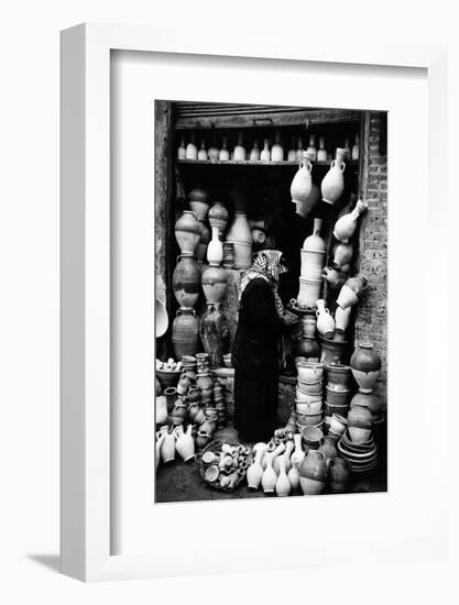 A Vase Seller in Najaf-Mario de Biasi-Framed Photographic Print