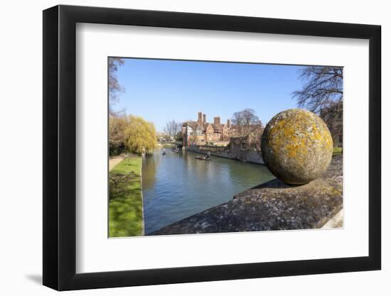 A View of Tourists Punting Along the River Cam Along the Backs, Cambridge, Cambridgeshire, England-Charlie Harding-Framed Photographic Print