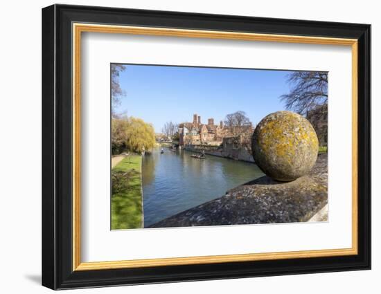 A View of Tourists Punting Along the River Cam Along the Backs, Cambridge, Cambridgeshire, England-Charlie Harding-Framed Photographic Print