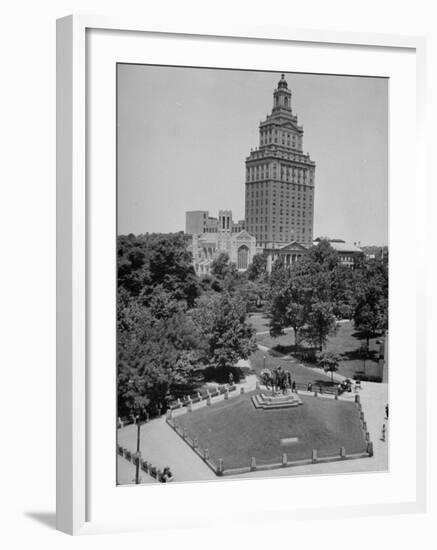 A View Showing Newarks's Hyde Park-Carl Mydans-Framed Premium Photographic Print